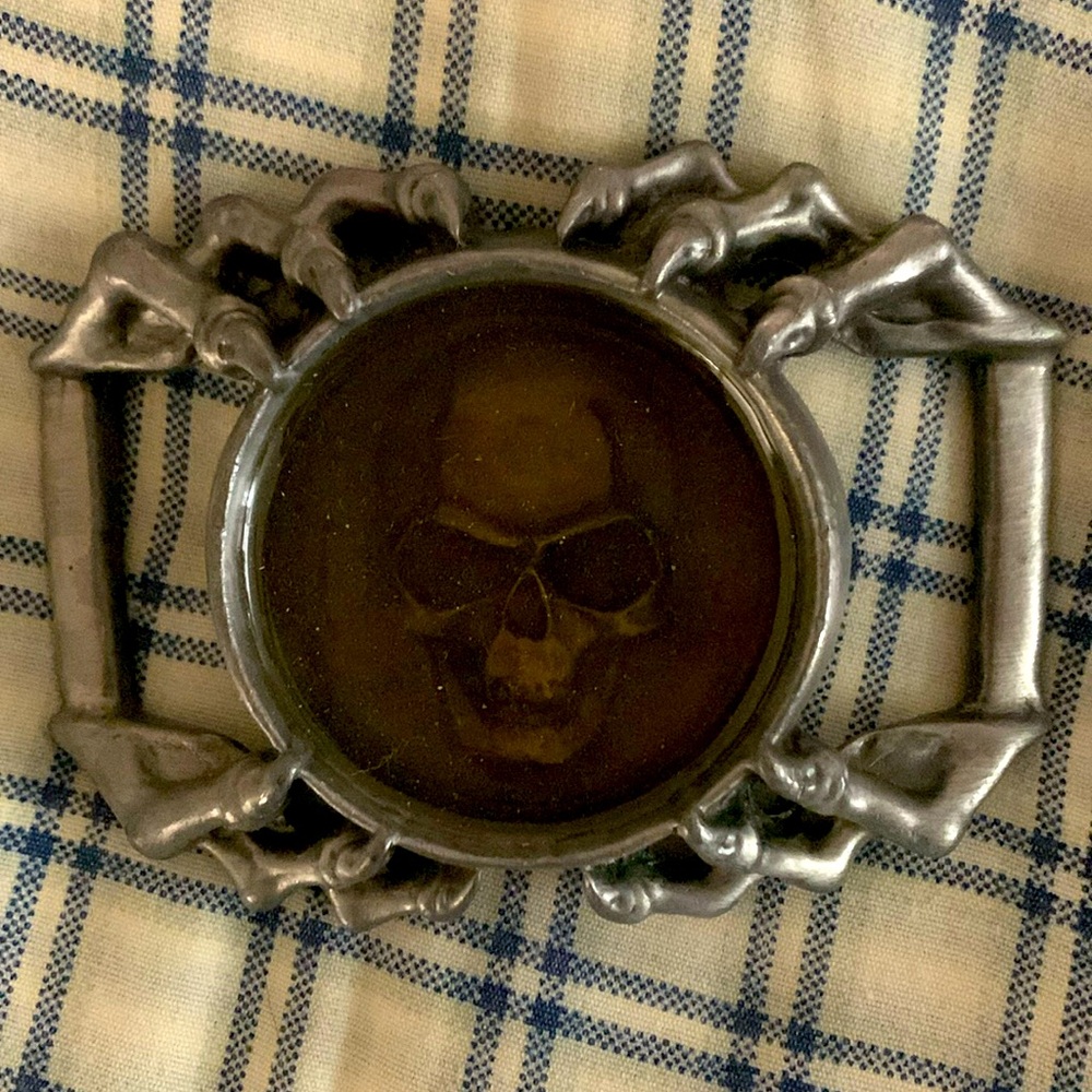 Skull and bone belt buckle